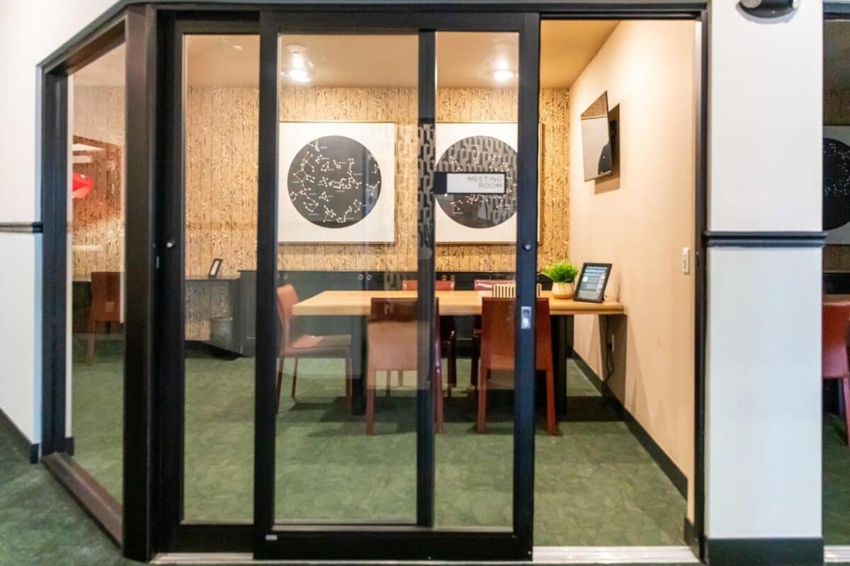 Apartment 2br Luxury New With Outdoor Pool Kansas City