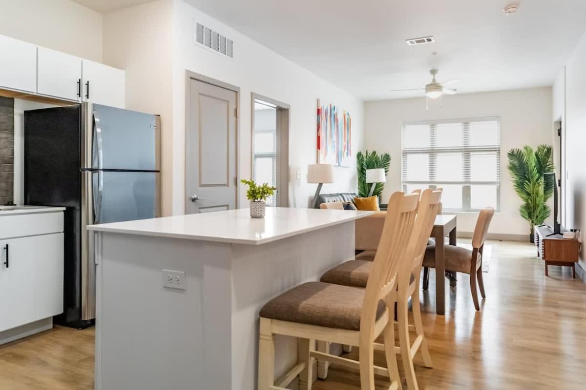 Apartment 2br Luxury New With Outdoor Pool Kansas City
