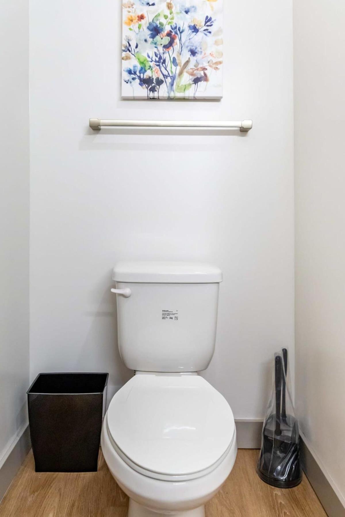 2br Luxury New With Outdoor Pool Apartment *
